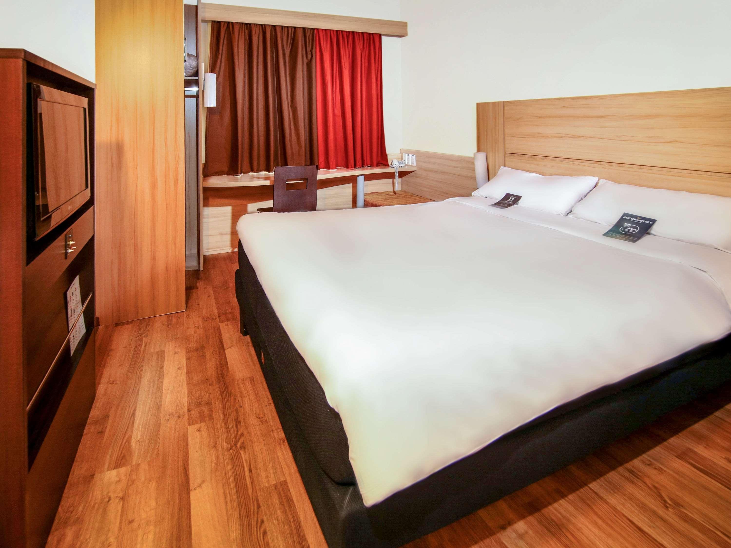 מלון Ibis Santiago Providencia מראה חיצוני תמונה