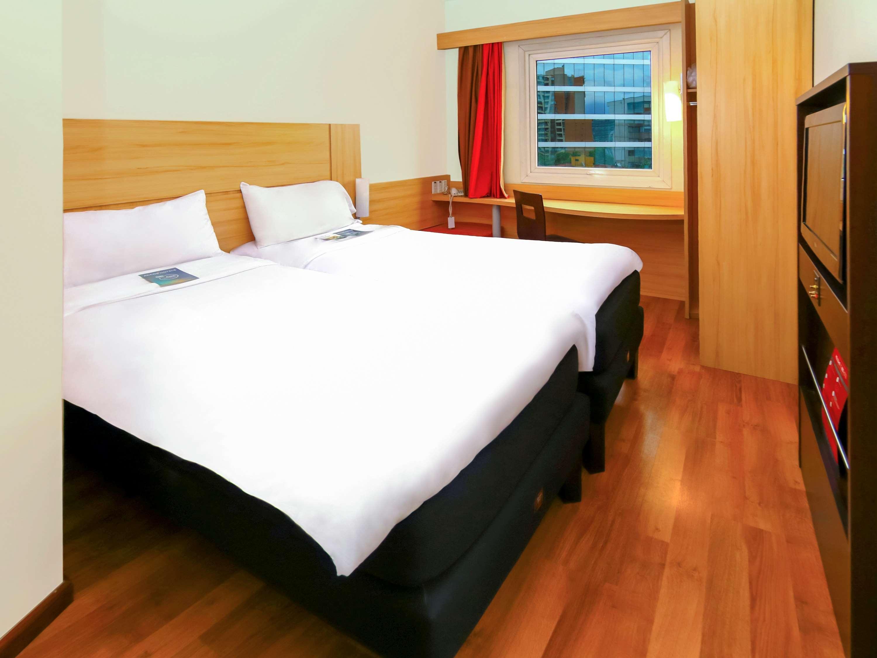 מלון Ibis Santiago Providencia מראה חיצוני תמונה