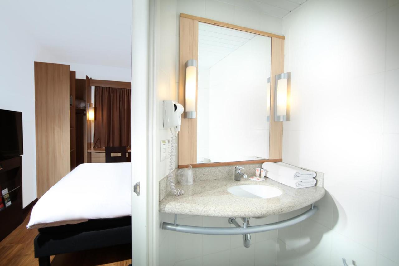 מלון Ibis Santiago Providencia מראה חיצוני תמונה